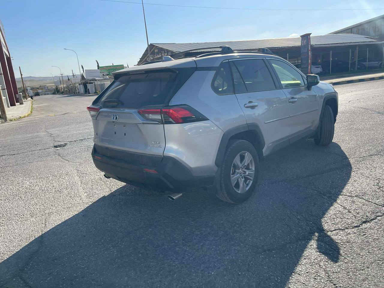 تويوتا راف فور موديل 2024 هايبرد ماشيه 18 الف بدون ايرباك مواصفات xle سياره موجوده حالياً بالحره  شركة الجدير مصلحة جاهزة بدون صبغ فقط دعامية امامية مبدل بيهة نفس اللون تريدها عل شمال تريدها  ع كتاب الشهداء تريدها تدخل عل كمرك خلال مده اقصاها سبوع السياره توصلك للباب سعرها 210 وبيها مجال للأستفسار خاص او اتصل واتساب وتدلل مكاني ديالى بعقوبة  ***********
