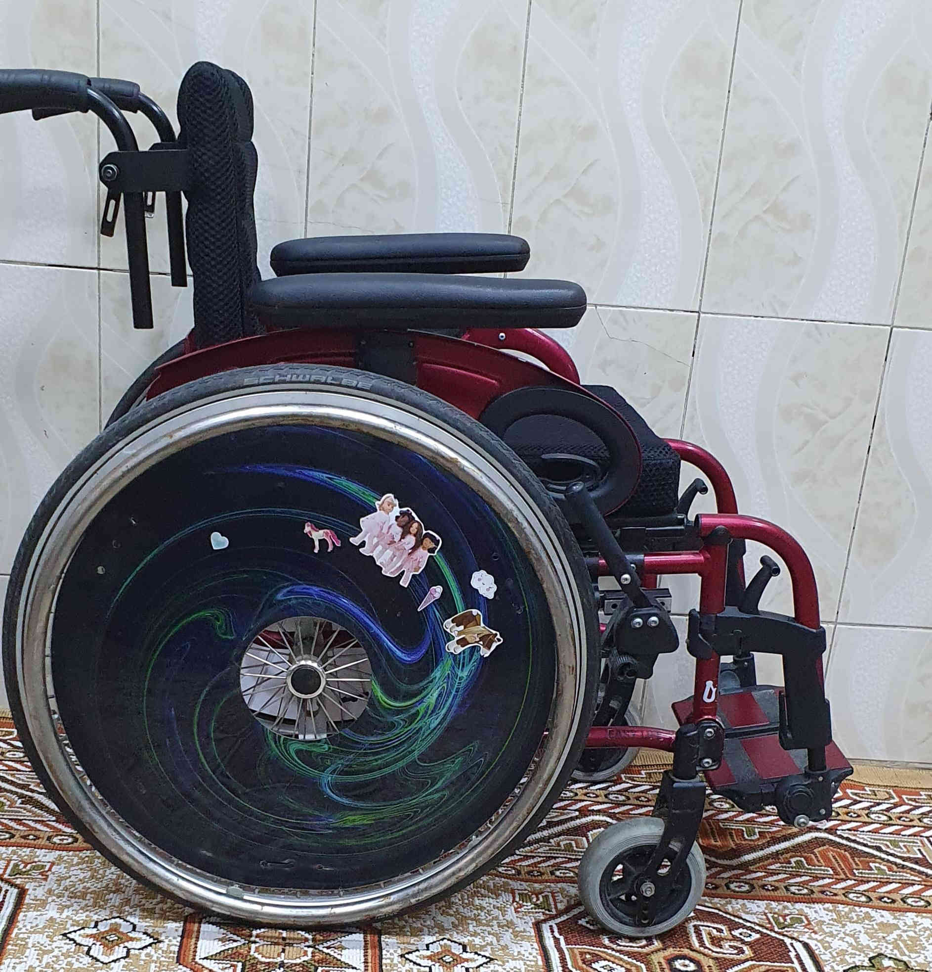 سلام عليكم كرسي للبيع قياس المقعد ٣٨ للستفسار *********** بغداد الرحمانية قرب شارع حيفا
