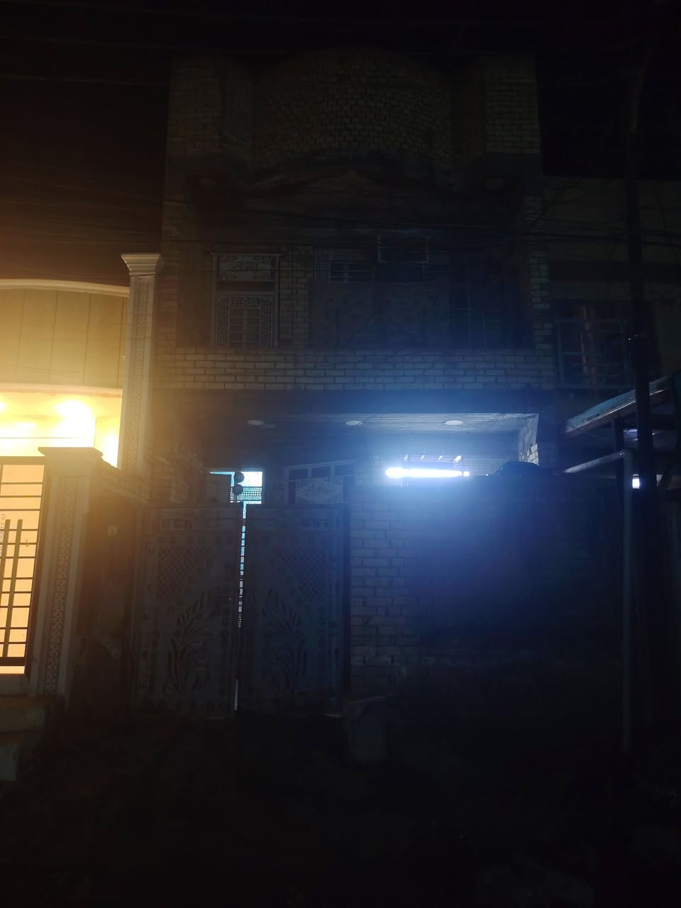 بيت للبيع مساحه100م واجهة5 نزال20 شارع الجواهري طابقين زراعي سند 25 للاستفسار ***********
