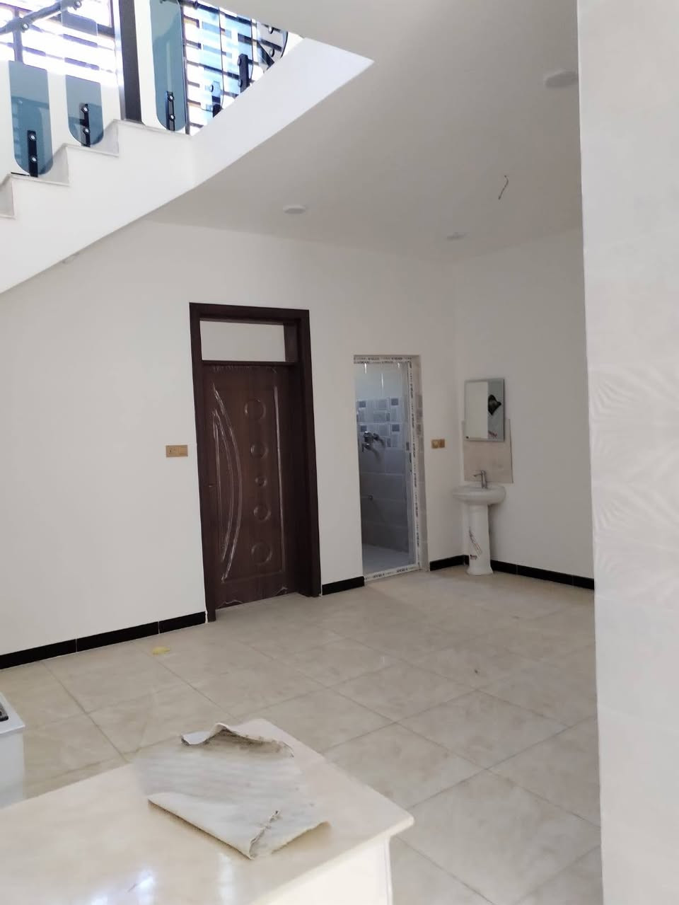 بيت جديد في الدورة - البوعيثة - مجمع السلطان الأول

للبيع بيت جديد في مجمع السلطان الأول بالبوعيثة، بمساحة 100 متر مربع  يُشمل:
- استقبال
- 2 غرفتي نوم
-مطبخ
-هول داخلي
- 2 حمام
بسعر مميز : 132 مليون دينار قابل للتفاوض
تصميم مناسب العائلة ، يوفر البيت مساحة مُريحة وموقعاً مميزاً
للتواصل: [***********]
متوفر واتساب :
https://wa.me/9647708987125 بغداد, العراق
