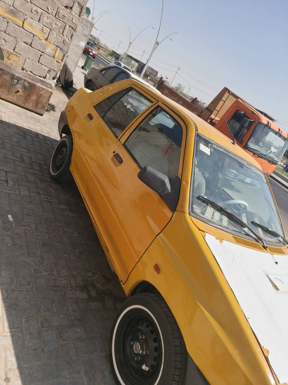 سلام وعليكم سايبه للبيع 18 جاهزه وتمشي تبريد شغال بيع كوم حديد سعر ٢٠ وبين مجال مكينه بيه دخان *********** مكانه بصره
