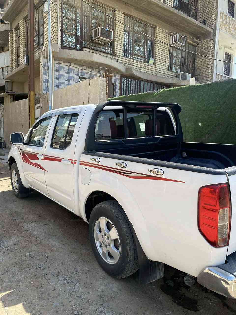 نيفارا se وكالة سردار
2009
كير عادي 7 نمر 
سياره بيها صبغ نص باب خلف السائق وهلال الجاملغ الامامي
طخم تاير جديد 
كير واكسل سياره بشرط
داخل احمر 
منظومه غاز ايطالية
رقم دهوك باسمي
رقم انكليزي + سنويه جديده
للاستفسار : ‭0774 274 7771‬
