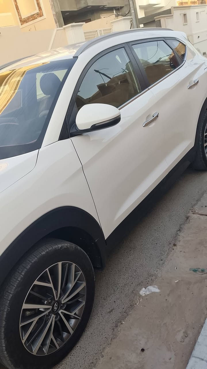 توسان 2019
خليجي 
محرك 2000 دوش 
رقم بغداد الدولي 
بصمة أبواب 
كراسي كهرباء 2 
داخل صاج 
لايت 5 عدسات
ترحيب مري 
مري شفط 
كشنات جلد لونين 
هند بريك رجل 
محرك مفتوح 
بيه صبغ بنيد والصندوق رش فقط 
السعر 170 وبيه مجال 
***********
