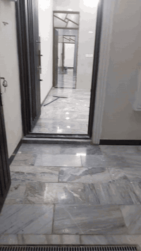 السلام عليكم مشتملين للبيع في الشعب قرب حسينية ام البنين يحتوي كل واحد على خدمات خارجيه واستقبال ومطبخ ومنورين وغرفة نوم بالثاني ٢غرف نوم وخدمات وبيتونه وسطحين  مساحه كل مشتمل ٧٥متر واجهه ٣و٧٥ سم نزال ٢٠م للاستفسار عن السعر الاتصال على الرقم ***********
