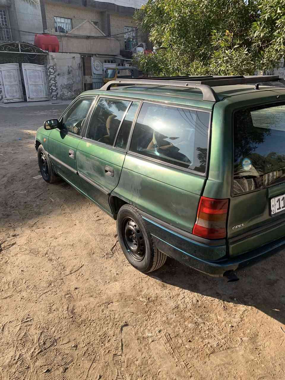 السلام عليكم سياره اؤبل استره موديل 1997سياره خير من الله مكينه جديده قبل يومين من شديته كفاله لا تبخير ولا تنقيص كير عادي صدر جديد تخم تاير جديد ما بيه صبغ بس الباب مال الجنطه رقم بغداد مشروع وطني تحويل ثاني يوم 
للستفسار ***********
