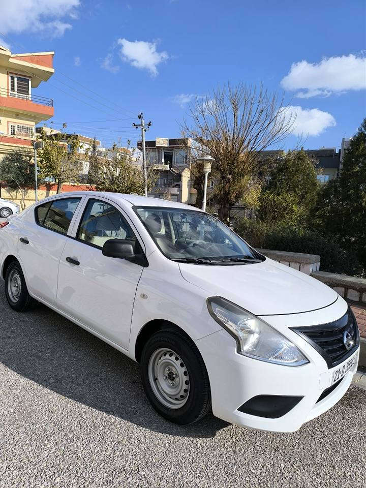 نیسان سەنی  2020
بێ بۆیاخ
 ، پێش و دوا کەپسە
تەنها کەمێک ساردی هەیە
تەنها 57 هەزار کیلۆمەتر ڕۆشتووە، 
هەموو شتێکی لەسەر شەریکە ماوەتەوە.
گێڕ و مەکینە بەشەرت 
 هیچ مەسرەفێکی نییە
 سەیارەکە.
سپێری دانەگیراوە.
سەنەوی تا مانگی ٤ ی ٢٠٢٦ تازەیە
110  و مامەڵە.
***********
*********** السليمانية, العراق
