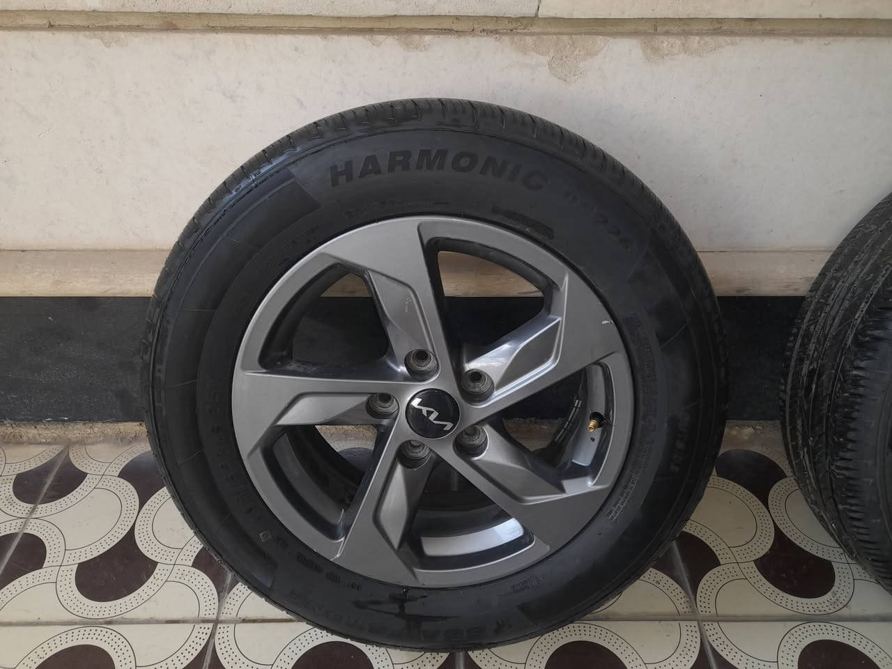 تخم ويل كب وتايرات انتاج 25 حجم١٦
جدد لوك 
وعندي تخم ويل كب وتايرات نص عمر حجم١٧ هم للبيع 
مكاني بغداد الكرخ 
***********
