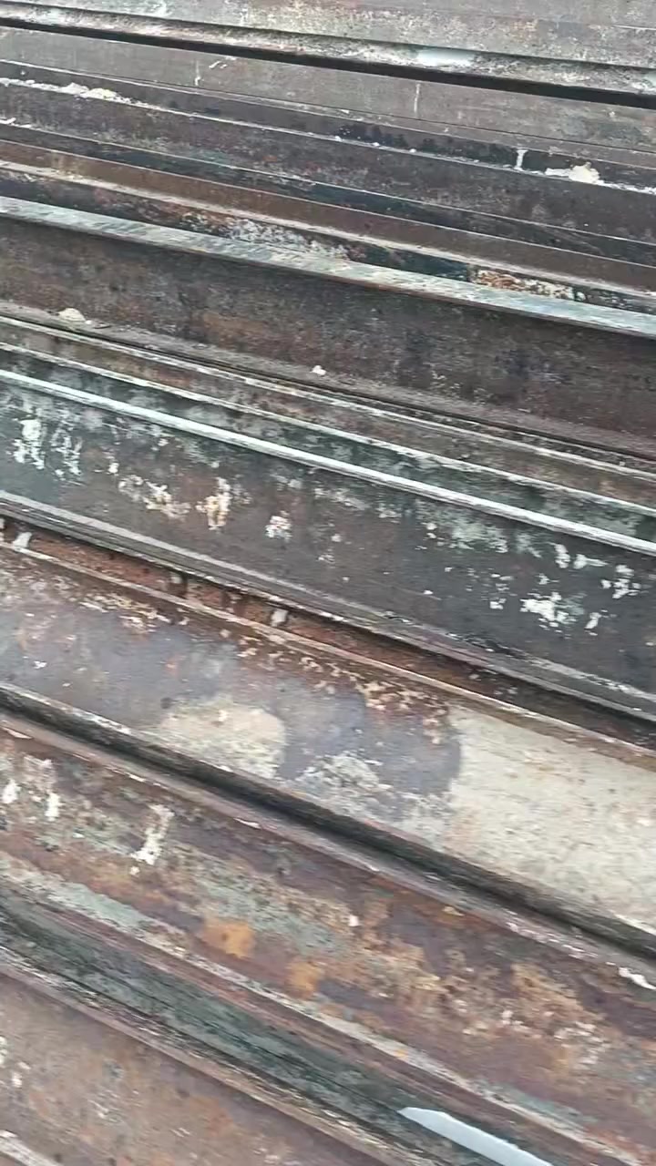 السلام عليكم شيلمان جسور   بلجيكي درجة أولى ابو 7انج للبيع العدد 105الطول 5/500 مكاني كربلاء ***********اتصال فقط ***********
