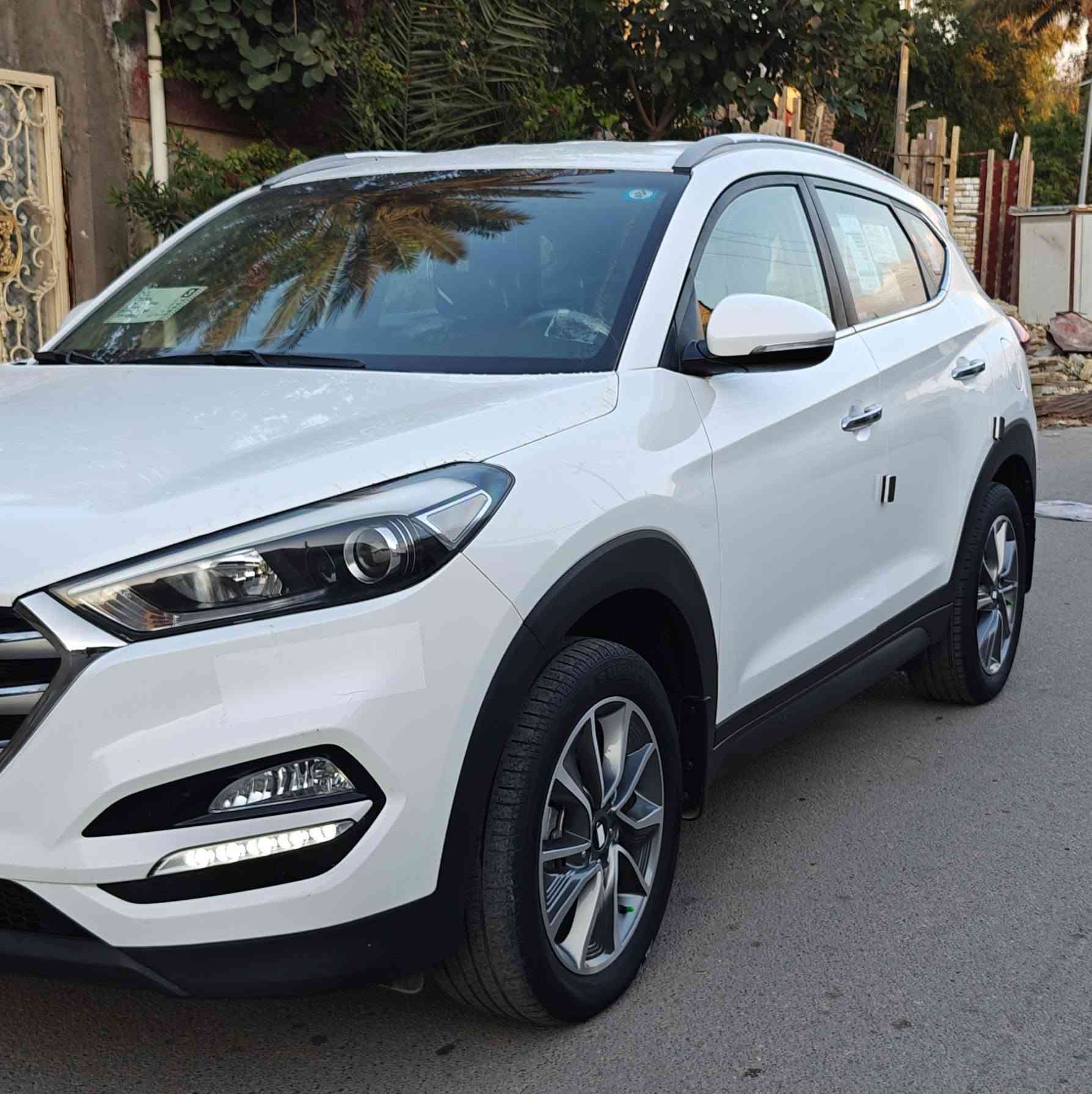 توسان 2018 خليجي
كفاله عامه من الصبغ والضربه والتبديل والبارد 
محرك كير ع وضع الشركة برغي ممفتوح بيهن 
مواصفات السياره مواصفات عاديه محرك 2000 دوش 
رقم السيارة بغداد ألدولي وهزه جديدة مكان السياره بغداد *********** للتواصل
