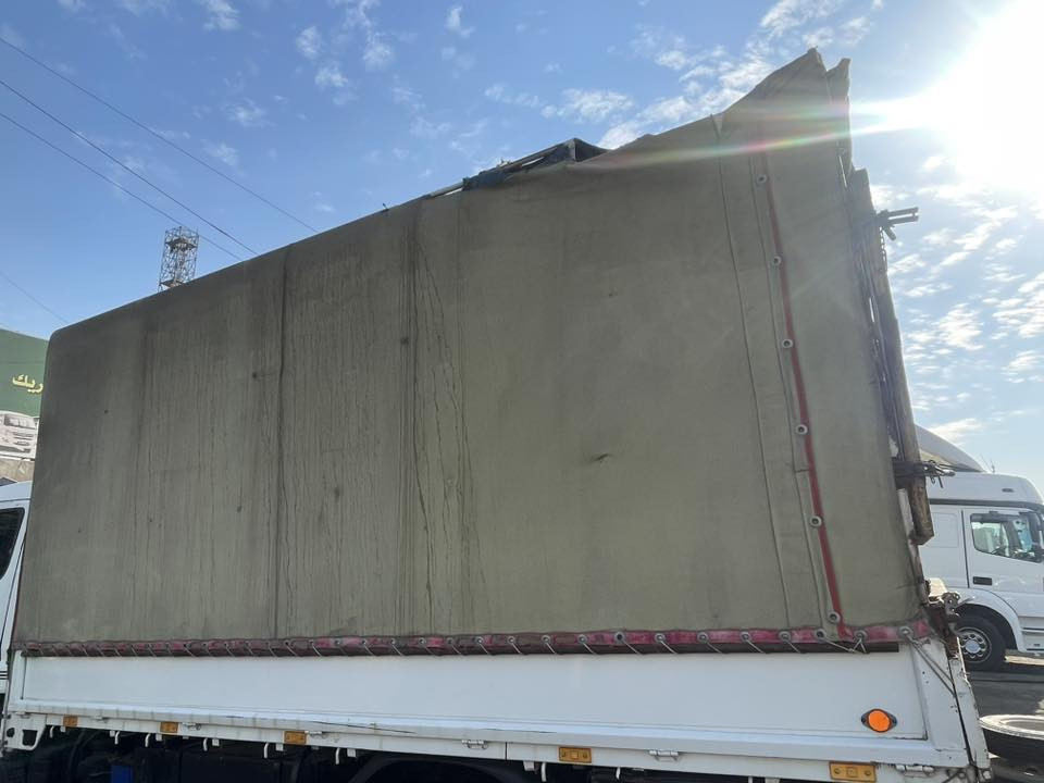 السلام عليكم محجر وقفص كنتر وتانكيات للبيع ويا الجادر للايريد يتصل ***********
