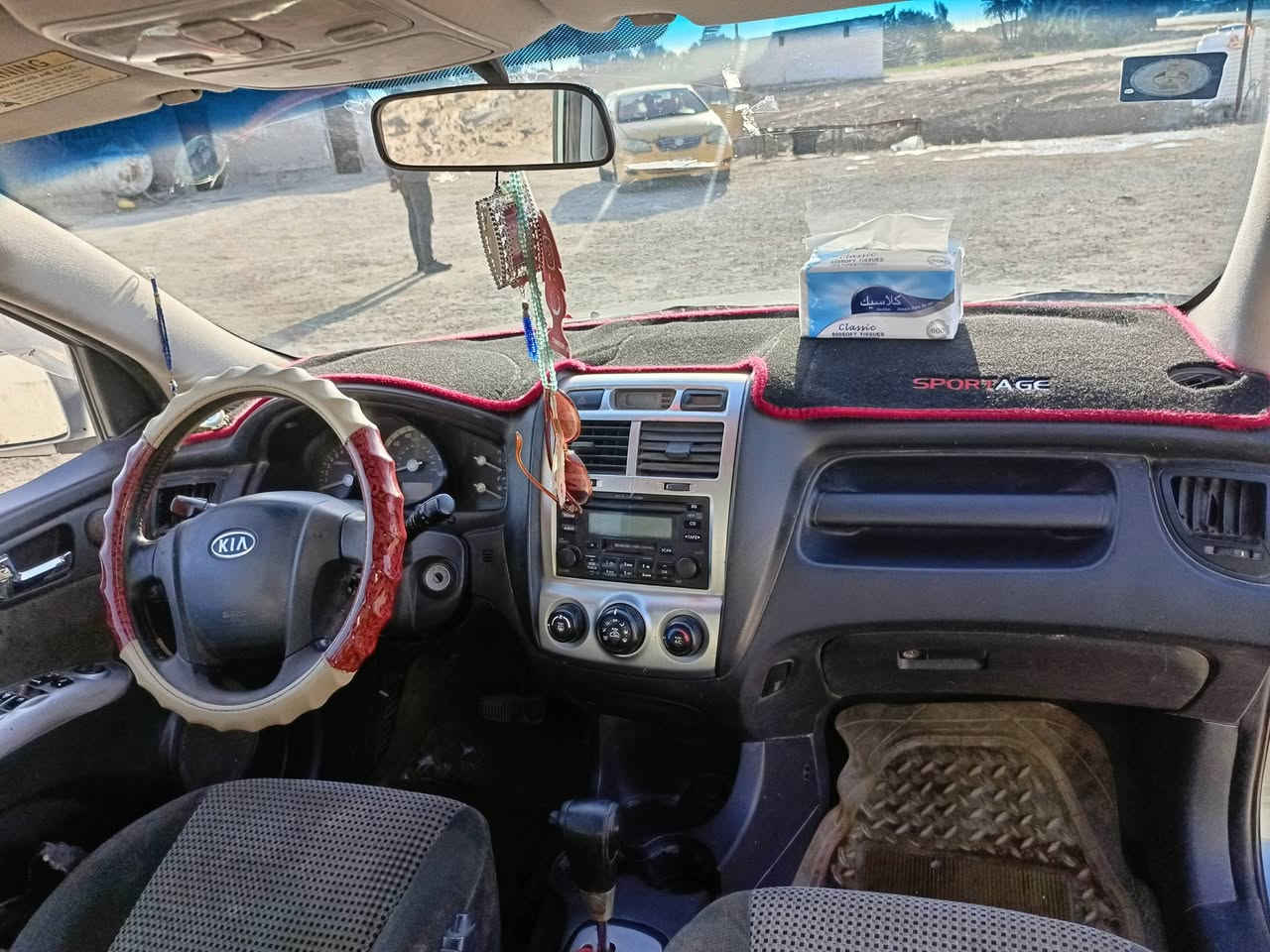 السلام عليكم سياره سبورتج موديل 7 وارد امريكي ضربتها جاملغ الامامي جهة السايق وشبر من باب السايق باقي السياره مكفوله من گير ومكينه وحداديه وتخم تاير سنويه جديده لسنة 2030 السياره بأسمي رقم بغداد السياره نضيفه مال جناي مكينه 2700 السعر 98 وبيها مجال لشراي . مكان السياره الديوانية ***********
