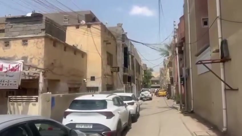 دار للبيع المساحه 245.25م بناء قديم الواجهــة 15.05م و النزال 17.5م وحسب اجازة البناء المرفقة يحتوي على (5) غرف نوم  مع هول كبير بحدود (10)م واستقبال وحديقة وكراج مع باقي الخدمات .
ملاحظة "البناء قديم وتعبان"

📍العنوان: حيي سومر شارع مركز صحي حي سومر أو مركز شرطة حي سومر  مقابل الملعب موقع ممتاز جداً شارع نافذ عرضه 15م.

للأستفسار اكثر مراجعة اصحاب الدار او الاتصال على الرقم التالي:(***********) أو الأرقام المرفقة في الصورة متوفر واتس ابًًً.
