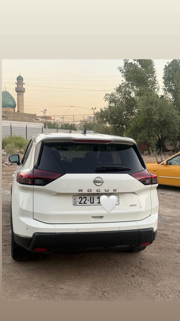 سلام عليكم
نيسان روج
موديل2024 
لون ابيض
محرك1500 تيربو 
حادث موضع ب صور بس دعاميه اماميه
وبارد ع كد شبر 
ماشيه39 كيلو متر 
السياره جديده ونضيفه نقص برغي مابيها 
رقم اربيل بسمي تحويل ثاني يوم
السعر 160 وبيها مجال 
مكاني بغداد 
***********
