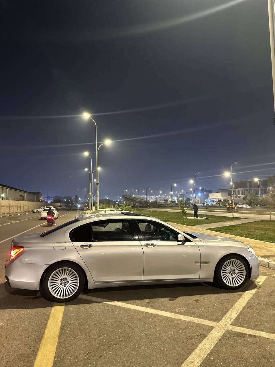 BMWLi740ستة سلندر كفالة عامة 
السلام عليكم ***********
(بيع او مراوس حسب القناعة)BMWLi740
بي ام دبليو 2011 ادوات   مكفولة من الكصة وضربة وصبغ وسرقة وعشائر وإنتربول   مكينة 6سلندر بصمة فتحة سقف  كشنات جلد  تدفئة تبريد تحكم كهربائي بعدهم بريحة شركة  شاشة وكاميرا دوارة وشاشة   موصفاتها معروفة يعني فول اوتو تحكم ماوس لايت زنون بلاد نوزلات تخم جديد اصلي بلكات مجاول  باتري جديد تخم تايرات جديد ستوني شادهم حدادية وصدرها جديدة سيارة جديد و باكيت ومصروف عليها مال بيت  مكانها مركز البصرة السعر  (90 )وبيها مجال بسيط  بس الشراي وفلوسة حاضر يطبلي 
الرقم ***********واتساب

