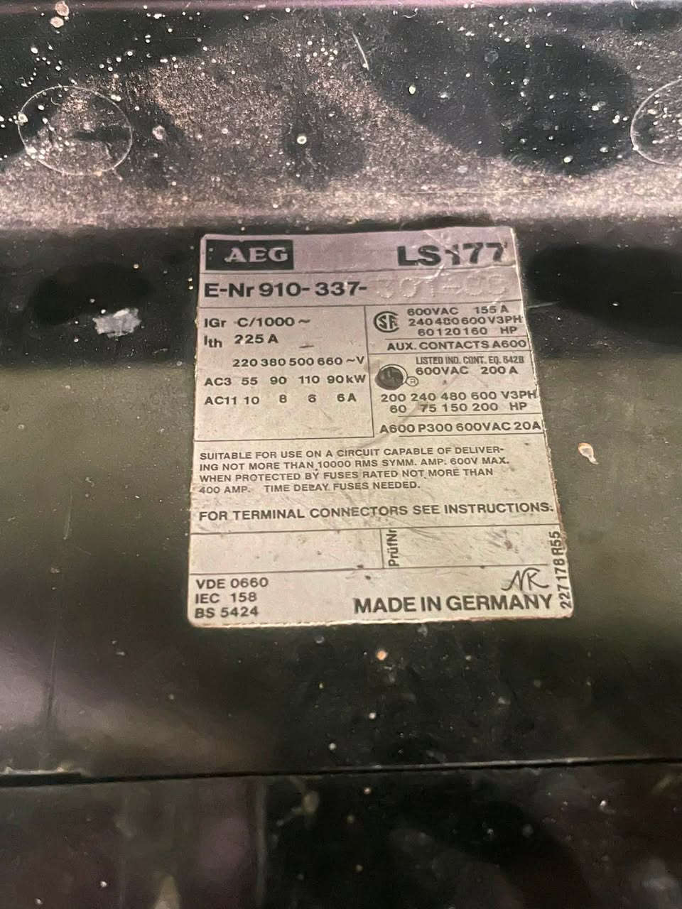 • للبيع جهاز كونتاكتور ماركة AEG
• هذا الجهاز هو كونتاكتور طراز LS177 المانى الصنع 
يعتبر جهازًا صناعيًا قويًا يستخدم للتحكم في الأحمال
الكهربائية الكبيرة.
للاستعلام خاص او الاتصال بالرقم ده 
01554698698


**إذا كنت صاحب هذا الإعلان وتريد حذفه لأي سبب، رجاءا أرسل رسالة إلى الدعم الفني**