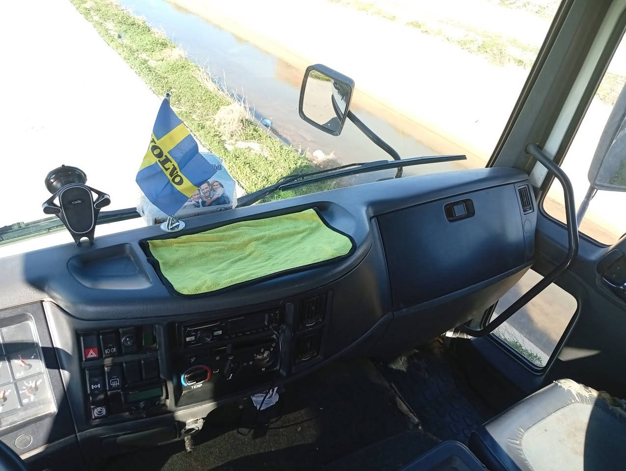 اسلام عليكم كرين للبيع فالفو 2004
شمالي 8برغي 6سلندر فول مواصفات وضع شركه بدون صبغ 
جهاز 6طن حموله 18طن تبريد تدفئه كير محرك أكسل طخم تاير سياره جاهزه من كلشي خير من الله السعر 265 العنوان كركوك قضاء الحويجة 
للاستفسار الاتصال على ***********
