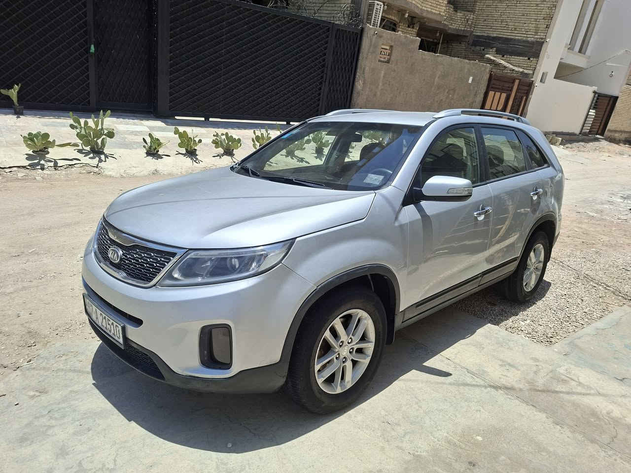 سورنتوا مديل 2015وارد امريكي بيها اربع قطع صبغ بدون داخل  محرك 4سلندر تبريد شغال جاهزه كل نقص مابيها  رقم مثنى انكليزي  سنويه جديده  مكانها كربلاء حي النصر ***********سعرها 120وبيها مجال
