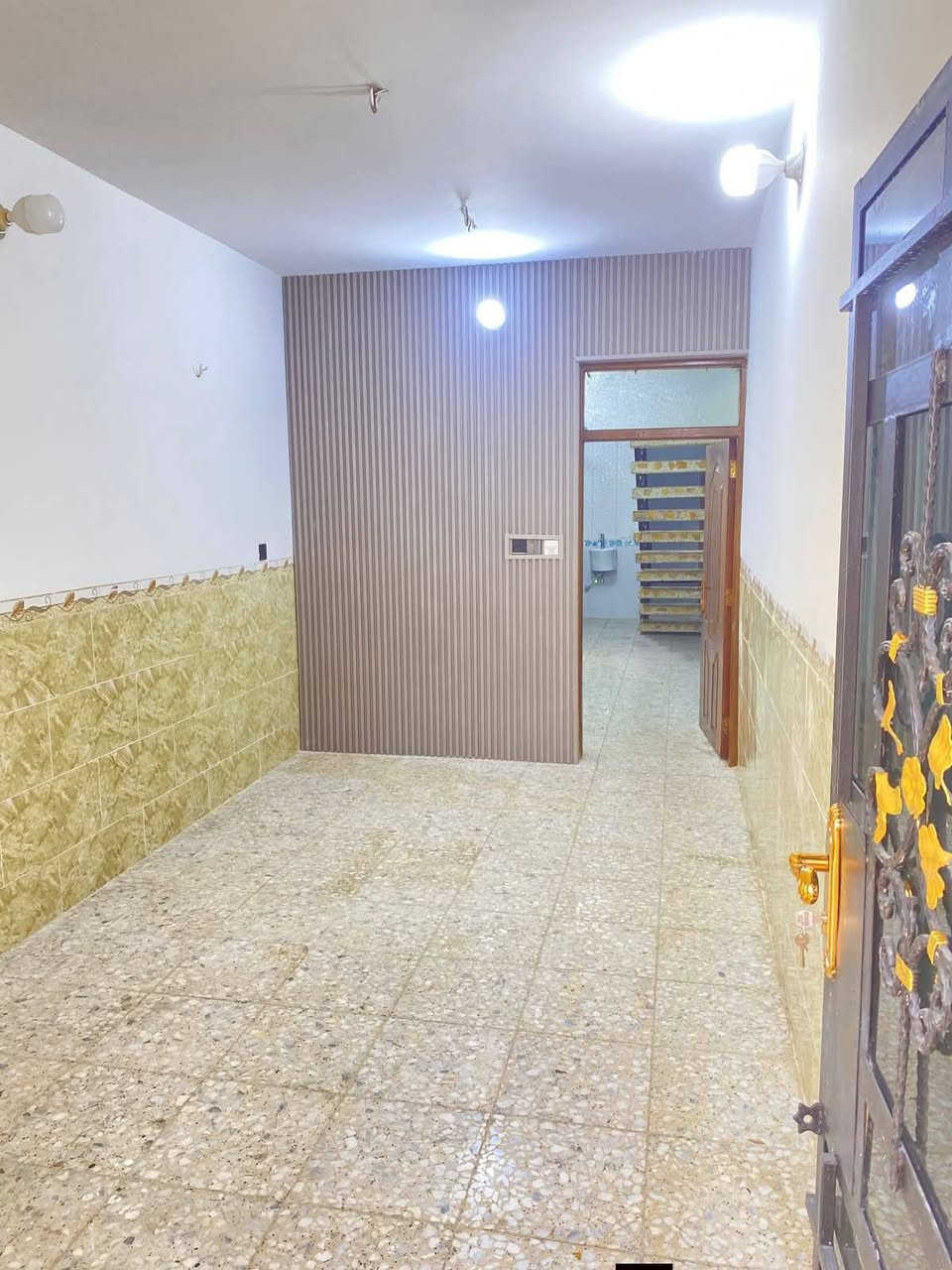 (بسم الله الرحمن الرحيم)

الدار للبيع 

المساحة 57 متر 

محتويات البيت 

صالة 
نوم 3 
مطبخ 
صحيات 2 

📍الموقع الشعب قرب مدرسة التربية 

للاستفسار ***********
***********
او زيارة مكتب المصطفى للعقار
