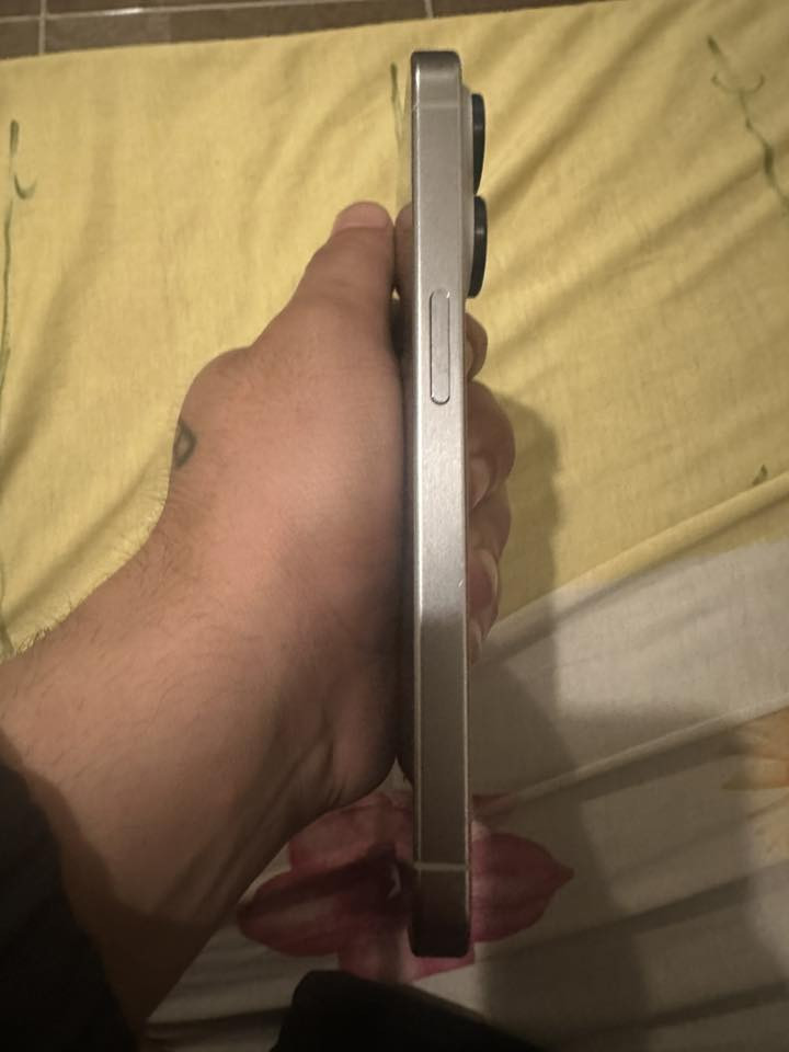 ايفون 15 برو فقط تليفون نضيف كلش وتر بس بي فطر شويه بشاشه السعر 800
***********
