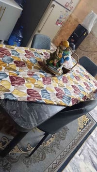 ميز طعام • ٦ كراسي