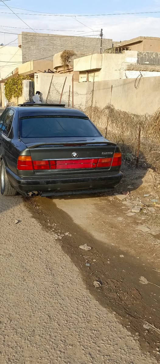 سلام عليكم للبيع بيئم دبليو موديل 1998 سياره حلو ونضيفه رقم بغداد تحويل ثاني يوم كلشي مانقصها كير محرك جديد كهربائيات كلها شغاله مكان صلاح الدين تكريت السعر 50 وبيها مجال الاتصال علا رقم ***********
