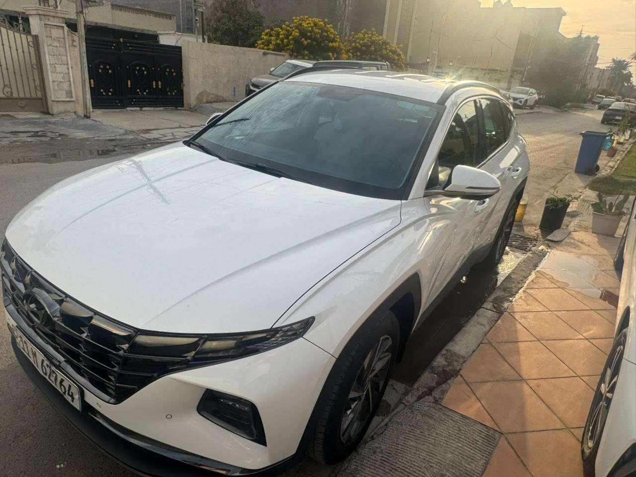 السلام عليكم
توكسان موديل 2024 
فول مواصفات عدا الفتحه 
حساسات امامي خلفي 
كامره خلفيه 
بصمه 
اشاير بالمري
شاشه كبيره 
مانع تزحلق
فول تحكمات ستيرن 
ماشيه 31 الف كيلو 
بيهه رصعات خفيفه بالباب الأمامي والخلفي وبيهه بارد بالنصدوك على كد شبر حاله حال الخط
السعر 217 بيها مجال 
للاستفسار ‭0772 248 9714‬
