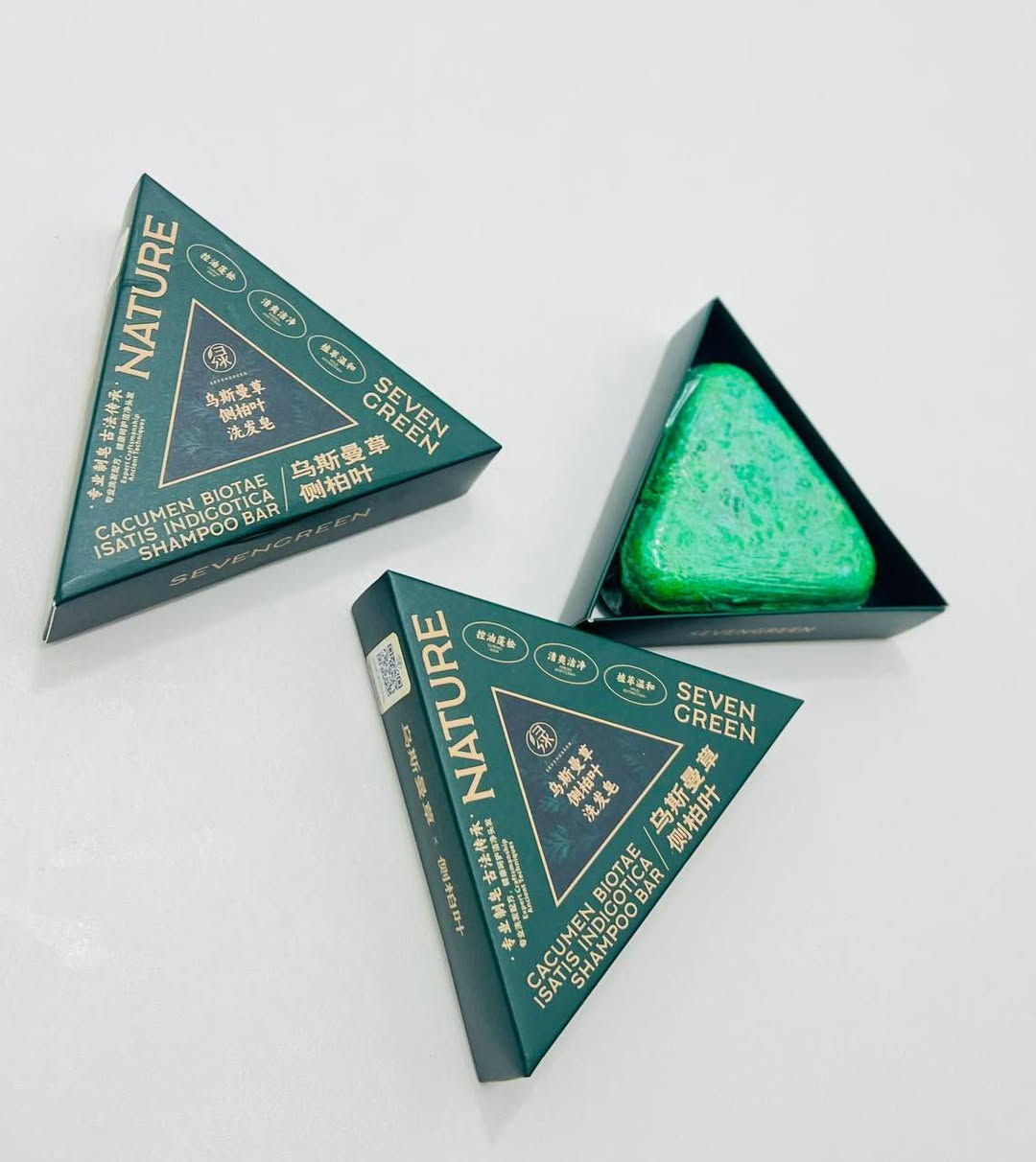 صابونة بديل  زراعه الشعر 
صابونة الشامبو نيتشر سفن جرين (Nature Seven Green) هي قالب شامبو صلب مصنوع من خلاصة الأعشاب الطبيعية، مصمم للمساعدة في التحكم في زيوت فروة الرأس، تقليل تساقط الشعر، ومكافحة القشرة. يتميز المنتج بتصميمه المثلث العملي والمريح للاستخدام. 
الميزات والفوائد
تنظيف لطيف وفعال: تساعد التركيبة العشبية على تنظيف فروة الرأس بعمق من الشوائب والزيوت المتراكمة دون تجفيفها.
تقوية الشعر: تحتوي على مكونات مثل عشبة "Cacumen Biotae" (أوراق شجرة الحياة الشرقية) التي تساعد على تغذية وتقوية جذور الشعر، مما يقلل من التساقط.
مكافحة القشرة: يساهم مستخلص "Isatis Indigotica" (الوسمة/النيلة) في تهدئة فروة الرأس وتقليل القشرة والحكة بفضل خصائصه المضادة للبكتيريا.
تعزيز النمو: تعمل المكونات على تحفيز الدورة الدموية في فروة الرأس، مما يدعم نمو شعر صحي وكثيف.
مناسب لجميع أنواع الشعر: تركيبته المتوازنة تجعله ملائمًا للشعر الدهني والعادي والمختلط، وهو خالٍ من المواد الكيميائية
#إسلامي #أكسبلور #أدعية #يارب #هشتاق #صل_الله_عليه_وسلم #خلفيات #تصميم_ديني #الحمد_لله #إسلامي #أذكاركم #ورد_المسلم #لا_اله_الإ_الله #ديني #حسنات #تذكير #الجمعة #إستغفار #أذكار #وذّكّر #فضل_الأدعيه #دعاء #تفاعل #تحصين #انشر_تؤجر #قرآن #آرح_مسمعك_بالقرآن_واذكر_الله #اسلاميات #قران_كريم #العراق #
_____________


**إذا كنت صاحب هذا الإعلان وتريد حذفه لأي سبب، رجاءا أرسل رسالة إلى الدعم الفني**