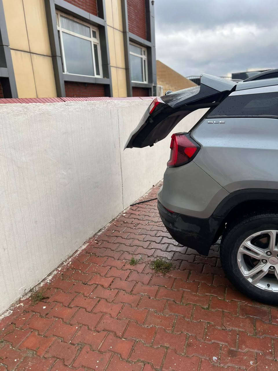 السلام عليكم ورحمة الله وبركاته.... للبيع بل النقد والمروس حسب القناعة.
اي استفار الاتصال على *********** 
جي ام سي GMC تيران 2023  رقم اربيل جنطة فقط بدون ايرباك ماشية ٣٤ ميل وقابل للزيادة.
السيارة. هزه جديد ة السنوية جديد لغايلت ٢٠٢٩.السيارة.با اسمي تحويل ثاني يوم 
المواصفات : بصمة / تشغيل عن بعد / فور ويل / كرسي كهرباء / محرك ١٥٠٠ تيربو / رادارات امامي ومنبه ماقبل الاصدام على الزجاج الامامي / مقعد السائق رجاج للتنبيه / توقف ذاتي/ تحديد مسار / صندوق كهرباء / لايت LED   / زينون / سايد بريك بصمة / مقاعد تدفئة  / مرأة وسطية تعتيم ذاتي / نضام سپورت وايكو / نظام نزول منحدارات / شاشة كبيرة / تحكم ستيرن و اوامر صوتية  / قيادة تفاعلية / تحديد سرعة  / خمس بصمات ودخول ذكي   وعزال حراري عل جميع أجزاء السيارة

مكاني  // بغداد ابو دشير
للاستفسار والتواصل : ***********
السيارة كلش، جديد بمعنى الكلمة
وين متريد وديه سونر اي استفار الاتصال على الرقم ***********
السعر ١٩٠. وبيه مجال الشري. 
وألف عافية على الي يأخذها
