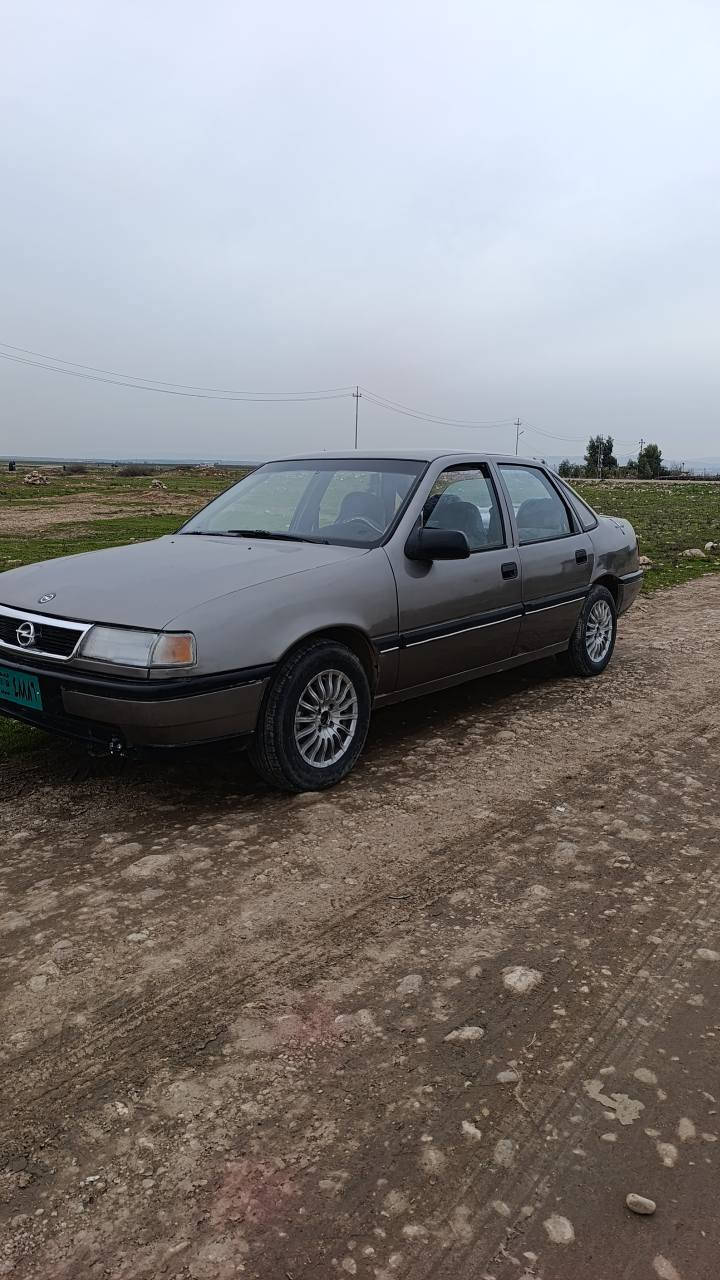 اوپل مودێل 1992بۆ فروشتن رەقەم موبایل ***********  شوێن کەلەکچی بەغ بۆ جوانی گێر عادی تل كيف, نينوى
