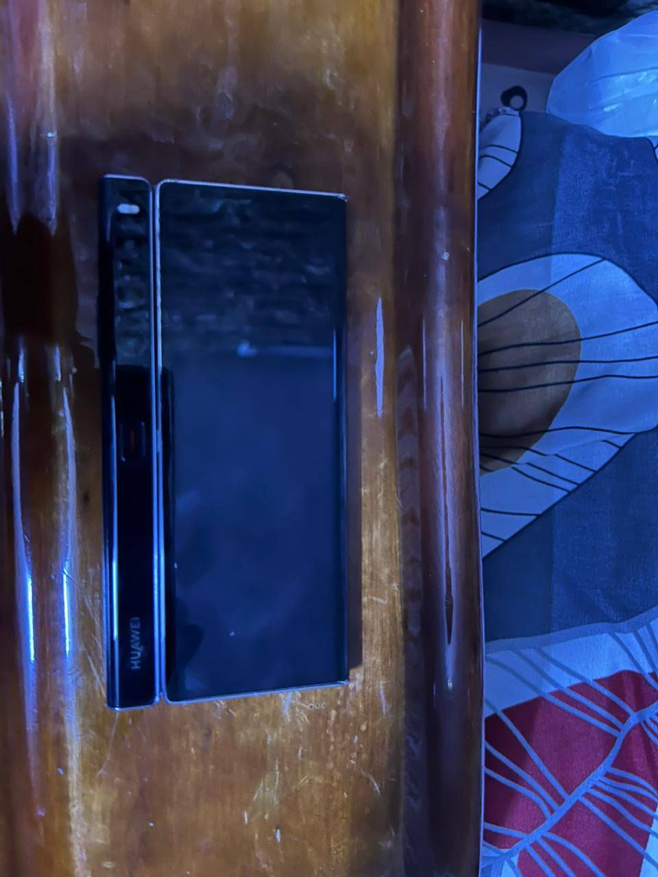 السلام عليكم
جهاز HUAWEI Mate Xs2
 جهاز مكفول زلغ مابي غراضه كامله الذكره 512  المكان بغداد السعر 700 بي مجال بصيط ***********
