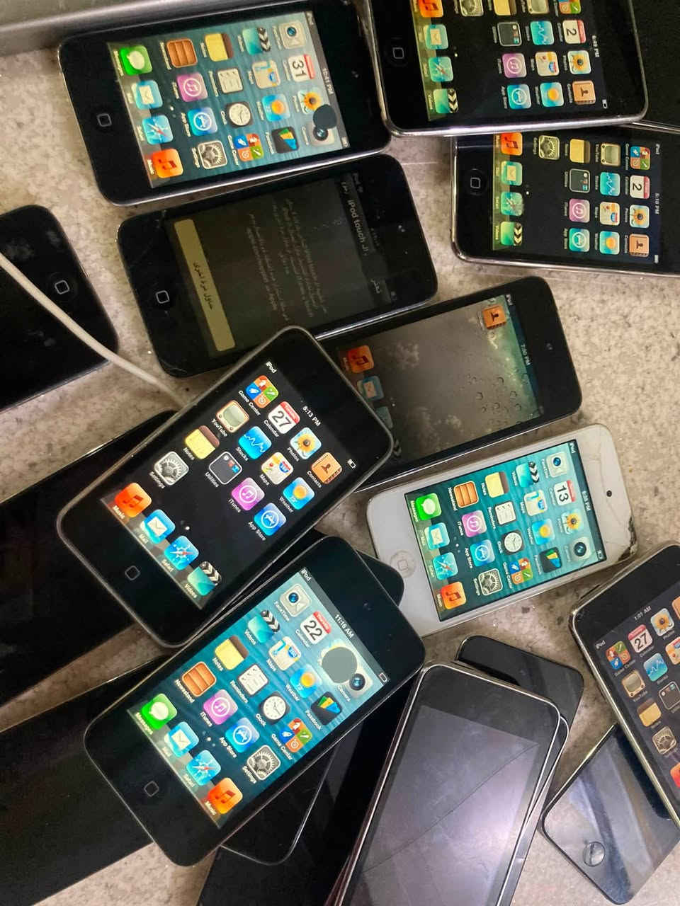 ايفونات
ايفون 4 شغال واي فاي سيم كارت عدد 2

ايفون 5s عدد 10شغال فقط واي فاي قافل شبكه اتصال نظافه عاليه شغال بصمه ذاكره 16 القطعه ب 60 الف 

ايفون 7 شغال واي فاي سيم كارت مع كارتونه ذاكره 128 كامرات فقط واكفه السعر 85

ايفون 7 قافل ايكلود يباع شاشه بطاريه قطع غيار 45

ايبودات نظيفه جدا القطعه 35

ايفون 5se شغال واي فاي صرف بالشحن السعر45

ايفون 6s شغال واي فاي فقط يصرف شحن السعر 45

ايفون SE الجيل الثاني قطعتين ابيض بي ضربه شغال واي فاي سيم كارت 150

ايفون SE الجيل الثاني اسود شغال واي فاي فقط قافل شبكه نظيف جدا السعر 140

ايفون 8 شغال واي فاي سيم كارت لمس يخربط شوي 70الف

ايبودات شغالات جيل اول ثاني ثالث قطعه 15 الف

ايبود نظيف جدا حيل اول ثاني ثالث القطعه 35 الف 

للحجز خاص او واتساب ***********

يوجد توصيل
