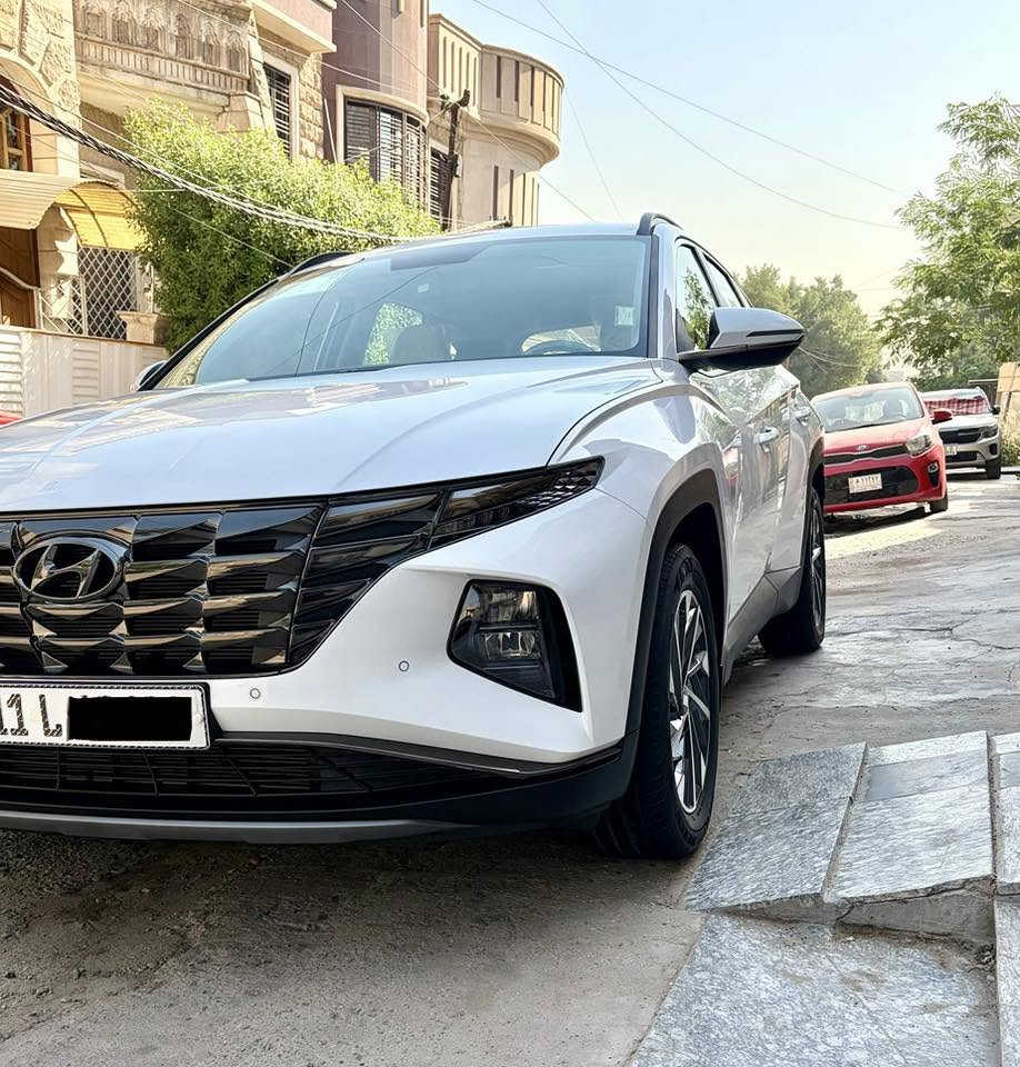 هونداي توسان خليجية ( ٢٠٢٤ ) فول مواصفات عدا البانوراما ماشية ( ١٤ ) ألف كم مكفولة كفالة عامة بديها وميكانيكياتها حتى تكحيل بالدعاميات مابيها وبرغي مامفتوح بيها وتايرات الشركة جواها  .  رقم بغداد الدولي الجديد ( بأسمي ) هزة جديدة وسنوية مجددة لغاية ( ٢٠٣٠ ) . أخواني السيارة أستلام علئ أيدنا من الشركة وبعدها جديدة وجاهزة بدون أي نقص وللتواصل ( *********** ) وعنواني بغداد - الكرادة  .
