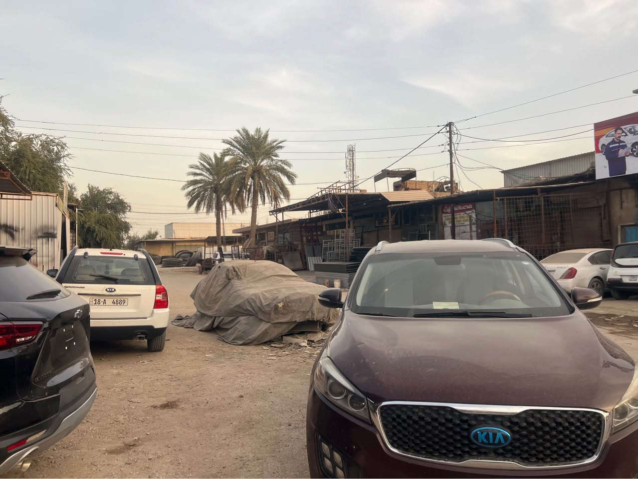 سورنتو موديل ١٨   سياره اكلين بدون حادث بدون ايرباك جديده بمعنه الكلمه مكفوله من كلشي شرط على ابلاد الشركه برغي مامفتوح بيه رقم اربيل كامل بس تستلمه داخله هزه ٢٦ وبعده ماصاقطه  مو جوده ابكربلاء بيع او مرارس دورنكو جيب فقط  سعر ١٨٥ وسعره بلاش سياره مامغسوله تجي تغسله وتاخذله سونار وسونار بيه هم *********** كربلاء, العراق
