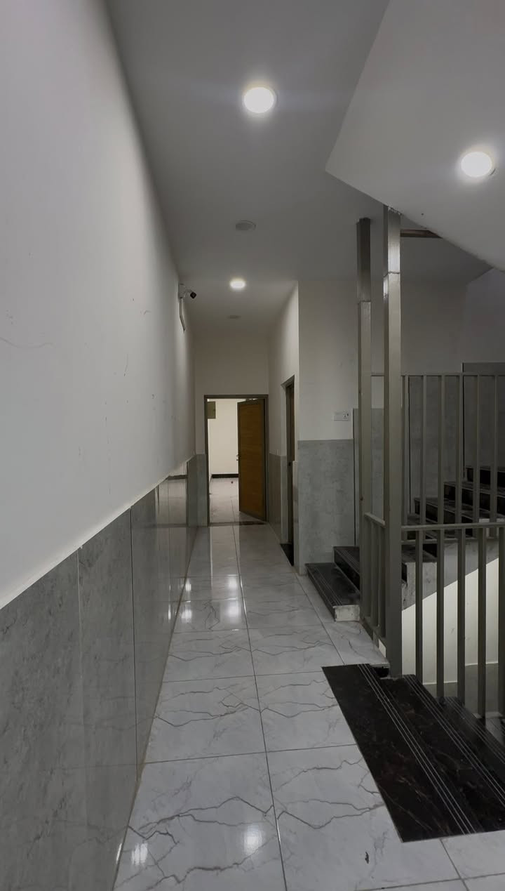 شقه الطابق الأرضي للأيجار 
- مؤثث جزئياً -
الجنينه -  قرب السوق 📍  
( مؤثثه من سبالت ومطبخ )
المساحه :  110 م 
يحتوي على :  2 غرف + صاله + مطبخ +  صحيات
المواصفات :بناء حديث + موقع جداً مميز + واجهه مرمر + ماء وكهرباء مجاني

سعر الأيجار : 750 الف قفل 
للتواصل : 
***********
***********
