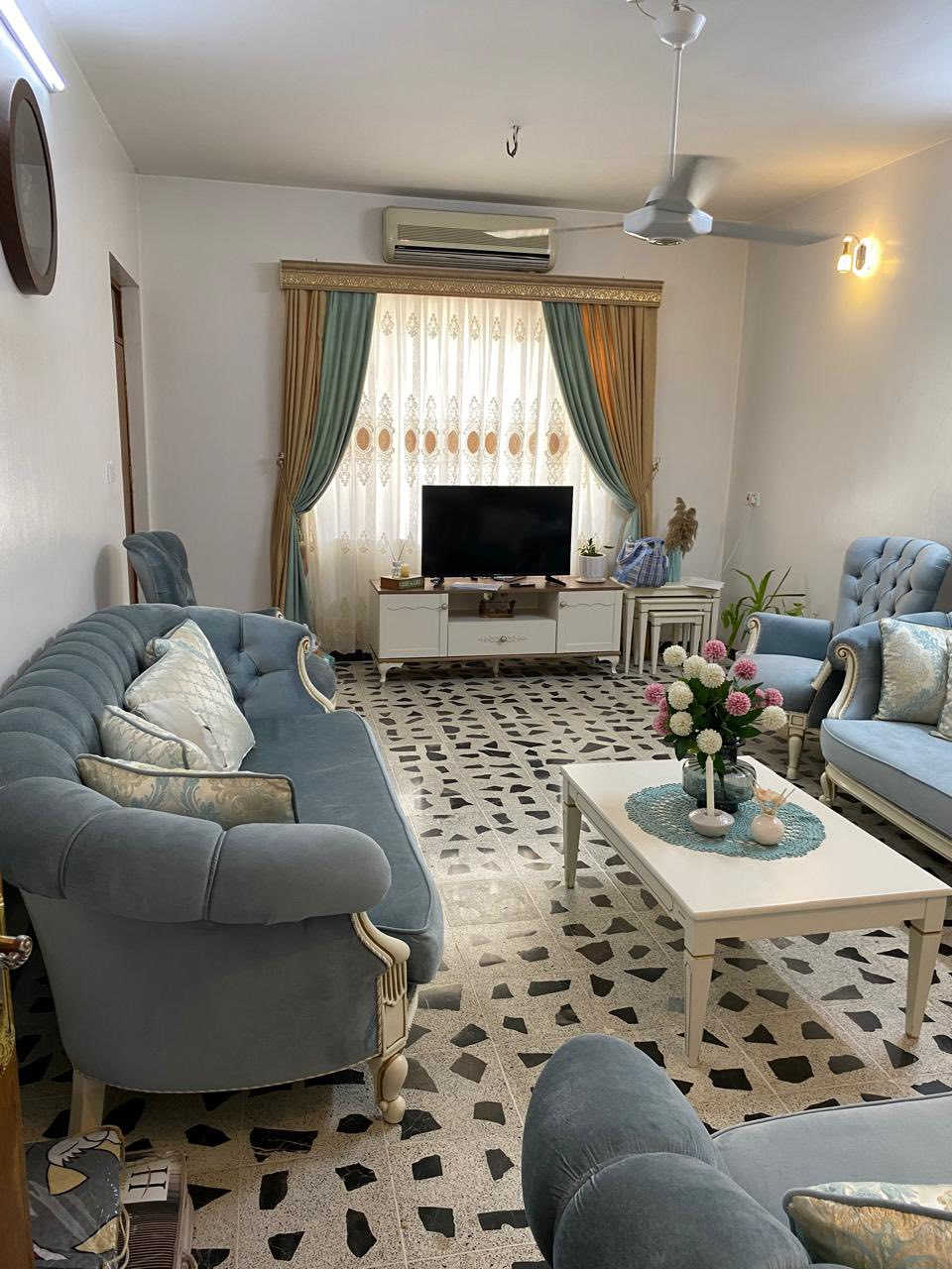 دار للبيع حي الصديق الاولى مقابل باب كلية طب الاسنان
يبعد عن السايدين ( 125) متر الدار  المساحة الكلي 250م  العمق ( ٢٠ ) متر  الواجهة (  ٥ ، ١٢ ) متر الطابق الارضي غرفتين نوم + هول كبير + استقبال + مطبخ مع مخزن + صحيات + كراج يسع سيارتين                                 الطابق الاول غرفتين + هول + صحيات سطح ناصي ودرج مع سطح عالي بناء(درجة مميزا  )  بحالة جيدة يصلح للسكن                       لتفاصيل اكثر مراجعة مكتب دور الموصل مقابل باب طب الاسنان او الاتصال بالرقم                   ***********–***********—***********#
