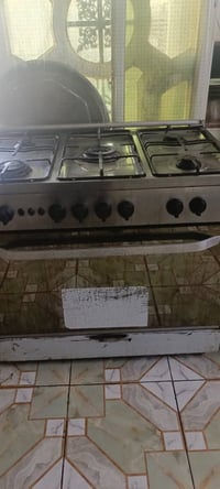 مجمدة نظيفة • ثلاجة • طباخ