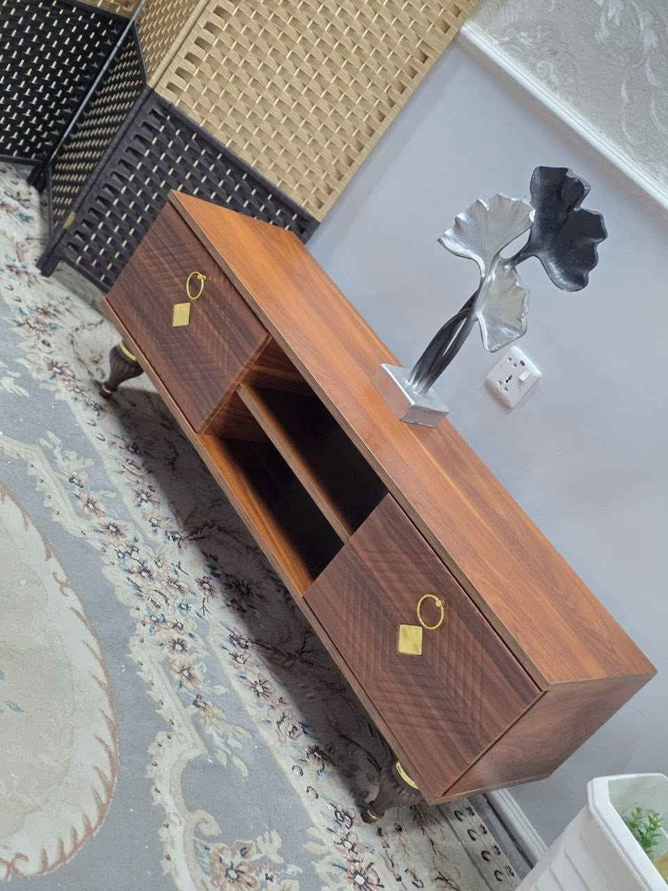 ✨ ميز مودرن أنيق بسعر مميز ✨
🔥 تصميم عصري يضيف لمسة فخامة وترتيب لبيتك 🔥
✔️ مناسب للتلفزيون والديكورات المنزلية
✔️ حجم عملي واستغلال ممتاز للمساحة
✔️ خامات قوية وجودة مرتبة
✔️ شكل أنيق يناسب مختلف الديكورات
📏 القياسات: ▪️ العرض: 120 سم ▪️ العمق: 35 سم ▪️ الارتفاع: 45 سم

💰 السعر: 78 دينار فقط 🔥
🚚 التوصيل مجاني لكل العراق 🇮🇶
#بغداد_عراق#الشعب_الصيني_ماله_حل😂😂 #أثاث #اثاث_وديكور #اثاث_فاخر_فخم_ديكور_مدخل_دواليب_خزآئن_اناره_طاولةطعام_بوفيه


**إذا كنت صاحب هذا الإعلان وتريد حذفه لأي سبب، رجاءا أرسل رسالة إلى الدعم الفني**