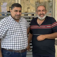 الاستاذ سيف مدير مدارس دار الورود. مع المهندس نشأت   مجهز  منظومات الط...