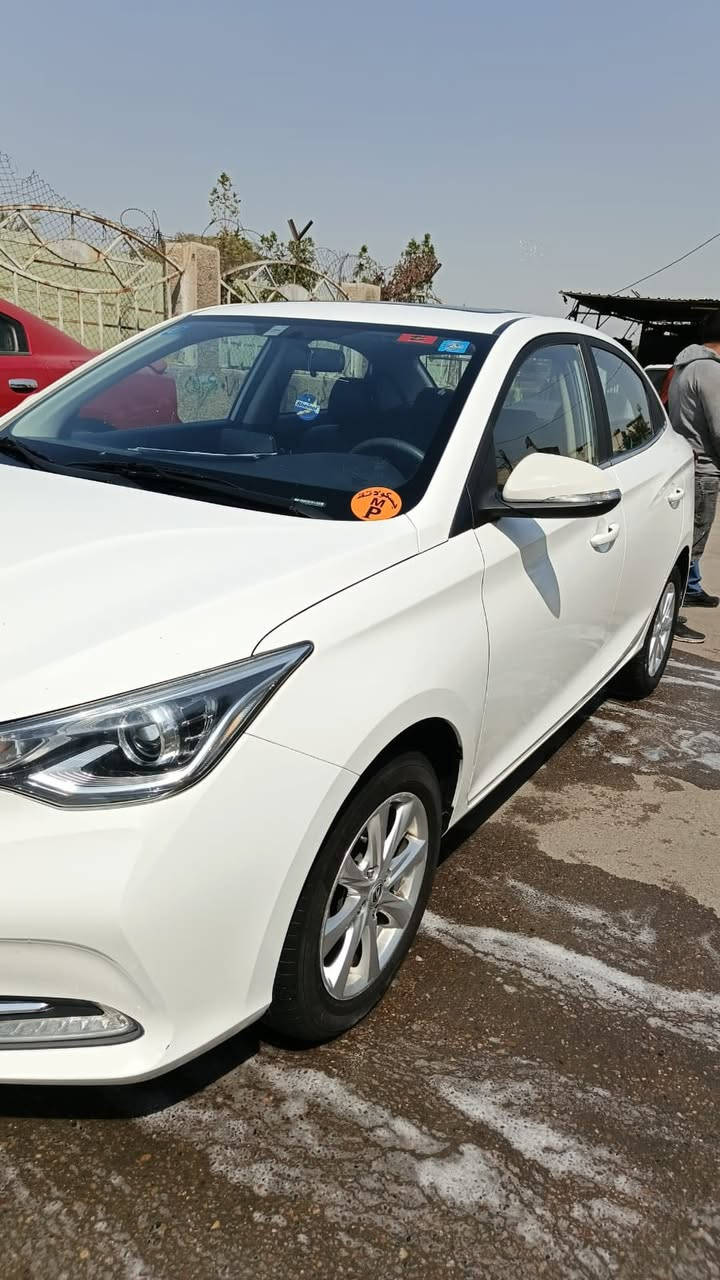 سلام عليكم جمعه مباركه
شانجان الـ سفن للبيع موديل ٢٠٢٣ 
ممشه السياره تقريبا ١٢٠ 
بيها باب الي وره الصدر مضروب بعده ممصلح 
وباب وجاملغ الصدر بيه بارد 
مكان السياره بغداد السعر ٨٤ وبيها مجال حق الجيه 
الرقم *********** متوفر واتساب
