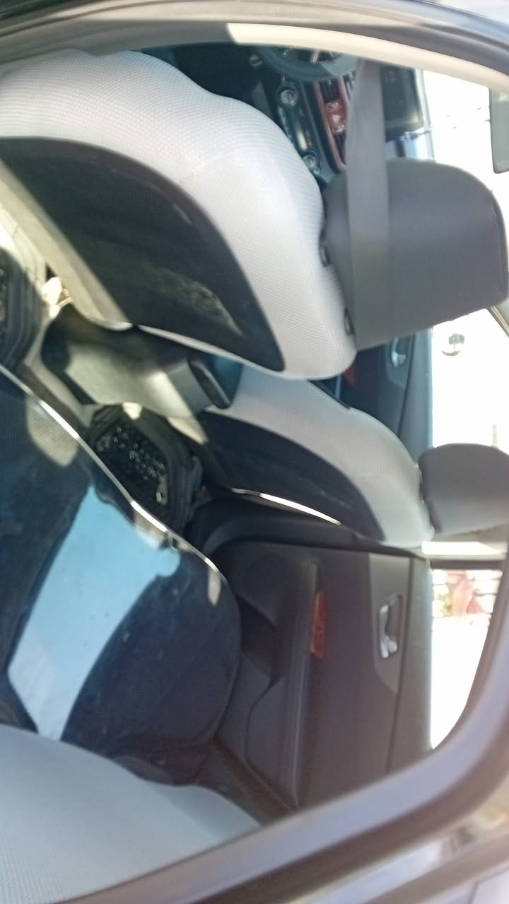 السلام عليكم فورتي ١٩للبيع سيارة بدون حادث السيارة غراق بدون نسبه تخم تاير جديد دوشمه عام جديد السعر ١٢٥ ***********
