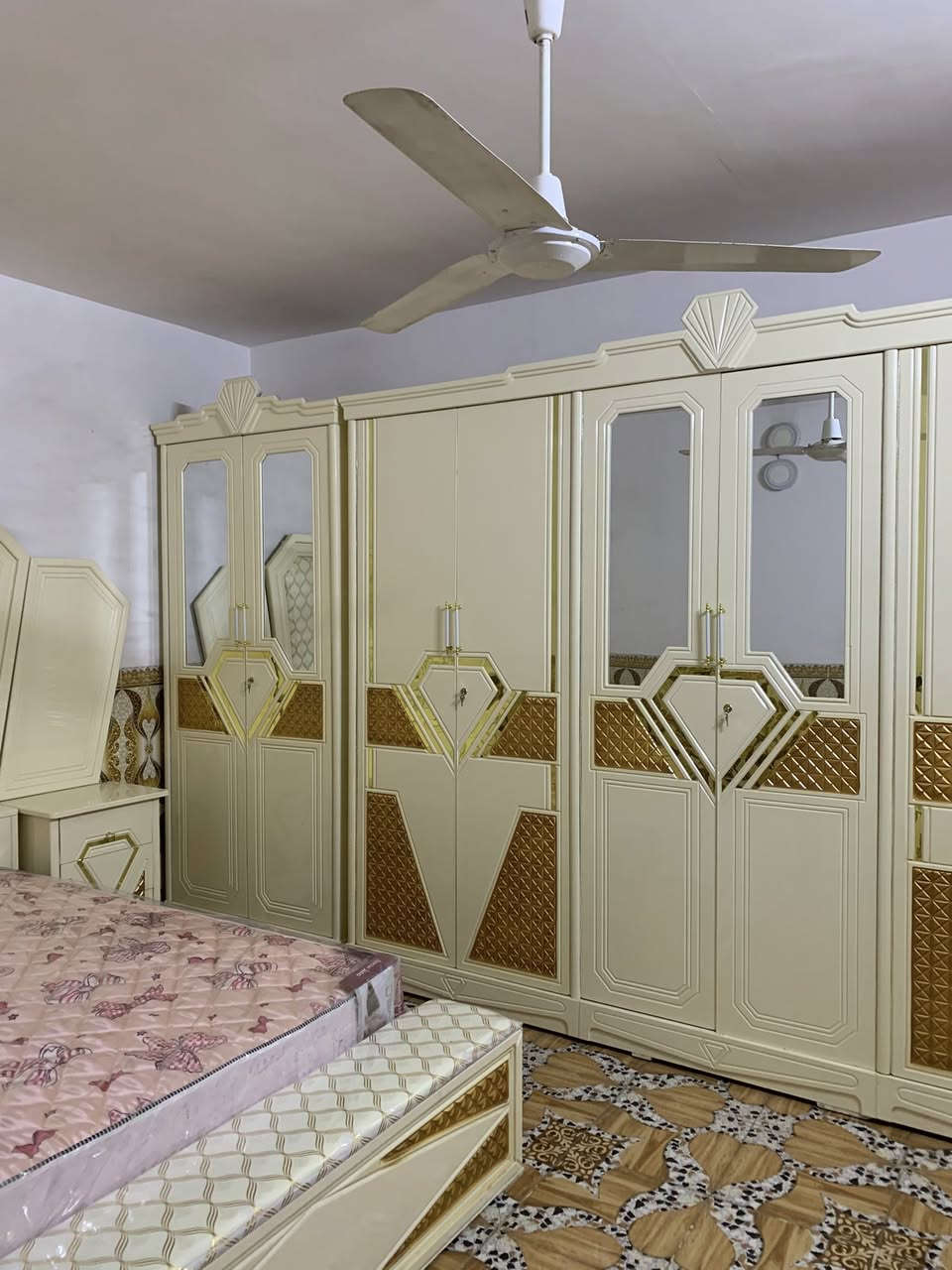 #معرض الورود💐
من اعمال الطبقه الاقتصاديه🫶
موديل الماسه🍂🧭
موديل من ضم التصاميم التركيه بعمل ايادي عراقيه 🇮🇶عالية الجوده شغل الوجه ١٢ملم🤏 الداخل صاج طبيعي الضهر جرجوبه براغي لسهولة الفتح والشد 

السعر :مليونين فقط!! مع الشد والنقل 🚛🚛مجاني لبابل والمحافظات المجاوره

العنوان🍂
الحله شارع ابو القاسم مجاور ابو القاسم

للأستفسار مراسلة الصفحة 📩
او الاتصال ☎️ ☎️
(*********** )

يتوفر  Viber / 
‏WhatsApp
