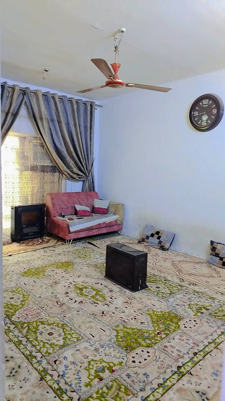 سلام عليكم بيت للبيع في الشعله مقابل مدرسه البحرين
المساحه 160
طابقين
بناء قديم عكاده بس نضيف مثل متشوفون
والشراي يتصل ويجي يشوف بعينه احسن
***********
