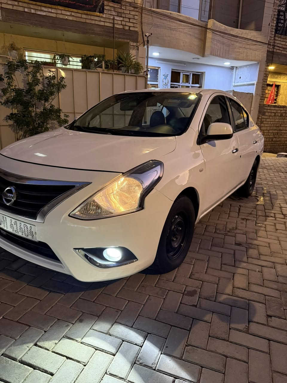 السلام عليكم نيسان سني للبيع 2018 سونار موجود ب الصور سياره حلوه مدوشمه كير مكينه كفاله مكان بغداد سعر 94 وبيها مجال بسيط رقم التلفون ***********
