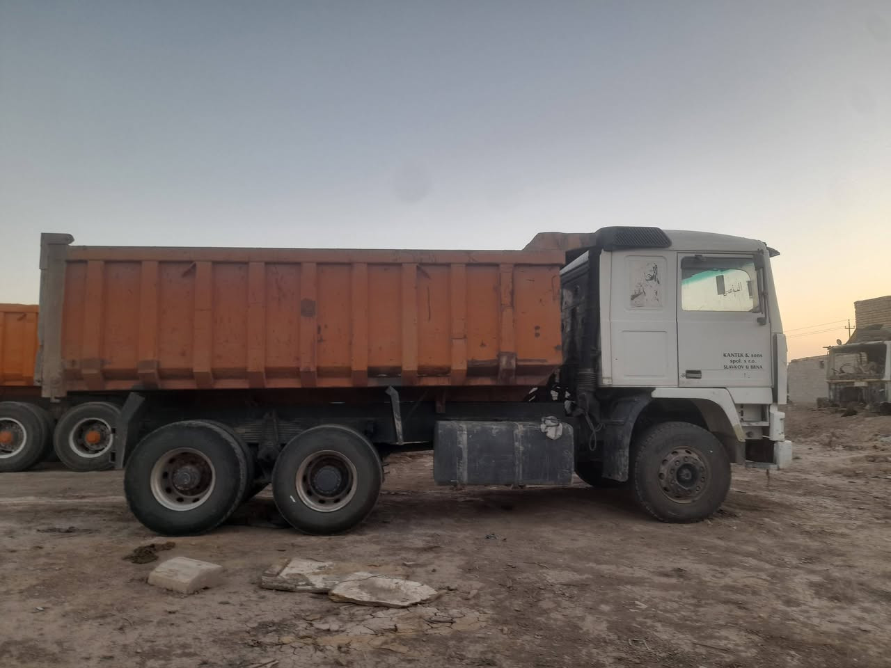 السلام عليكم فولفو ايف للبيع موديل 94 جير ثلاثه بثلاثه مكينه جديده***********
***********
