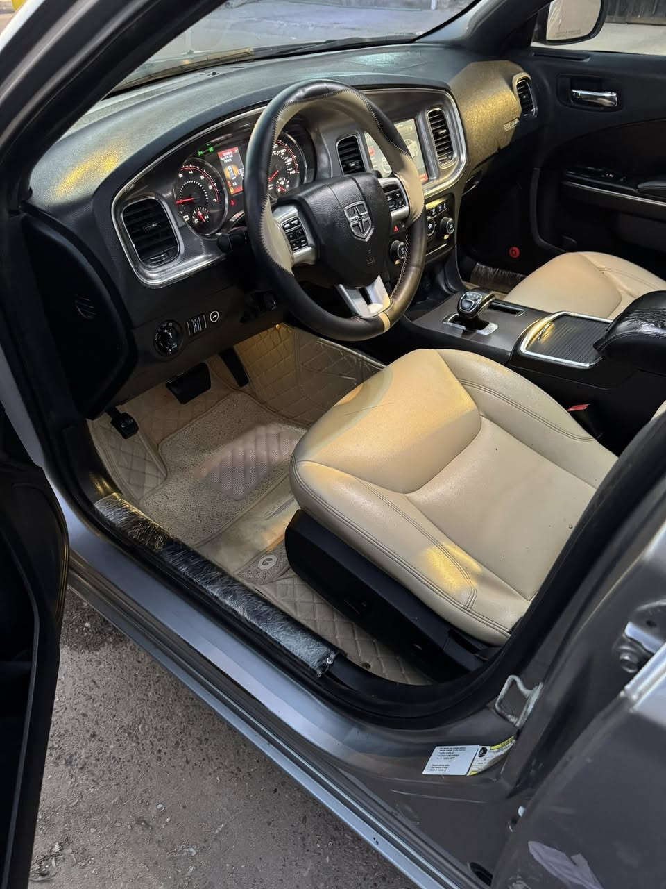 جارحر واردكندي مكفوله من الضربه بيها فقط البنيد مبدل وبيها صبغ مكانت بابين ومداكر إماميه بدون معجون صبغ فقط سياره فول مواصفات ماعده الفتحه مكينه كير حداديه تبريد تخم تاير 
سنويه جديده أنريد تحويل علما ان السياره 2013 وكانت 14 ورجعتها على موديلها الأصلي 2013 بعلم الدوله المرور والكمرك 
ونتكفل كافه الأصوليات والعيب الشرعي سعرها 145 مكاني البصره للاتصال *********** والله يرزق الي ياخذها
