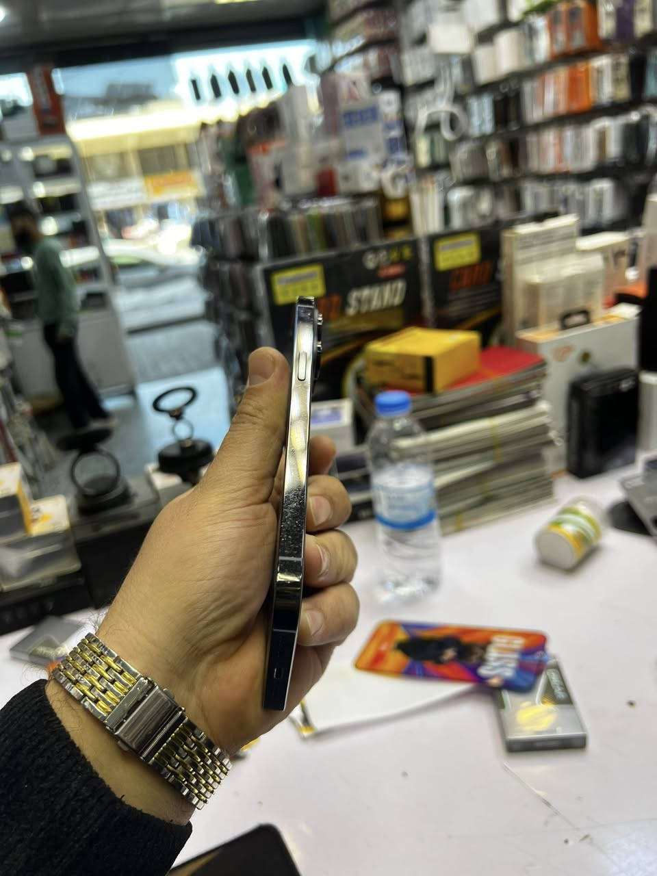 سلام عليكم ايفون ١٤ برو ماكس مبدل بطارية مال تفصيخ وضهر اصلي ممبين بس للامانة نكول سعرة ٧٠٠ الف نهائي ذاكرة ٢٥٦ مكاني بغداد ***********
