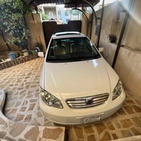 بي واي دي f3  موديل2012   فتحة سقف   كشن جلد    بدون ضرر بدون صبغ   ما...
