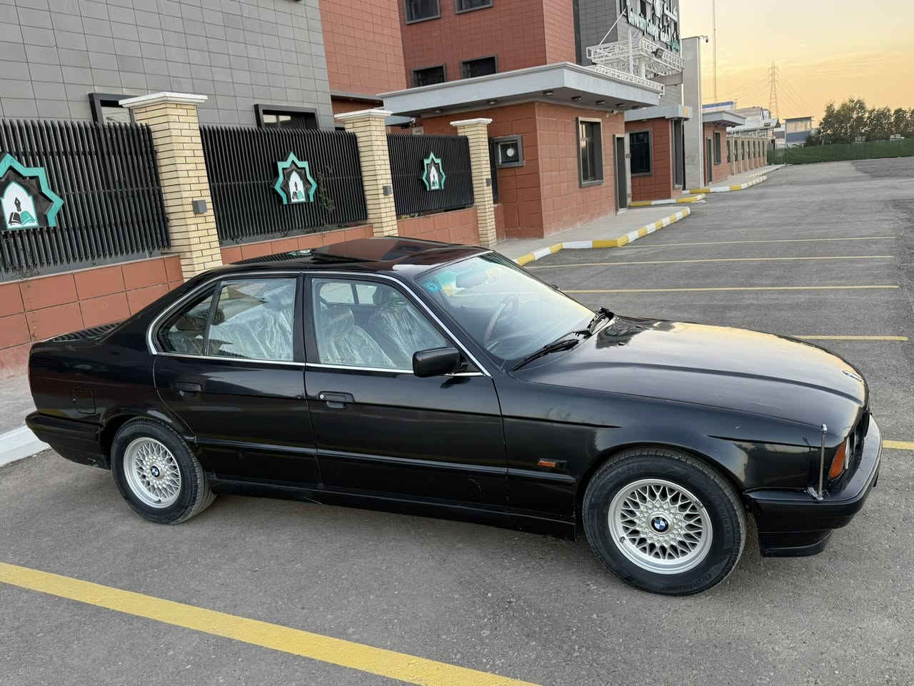 سلام عليكم BWM530 رقم بغداد تحويل  ثاني يوم سلايت اربع جامات كهربائي سيارهحلوه بطاين وغرفه جدد تخم تاير
جديد صدر70 محرك وكير خير من الله 
مكان سياره ناحيه الوحده قرب مجمع بسمايه 
تلفون ***********سعر55 وبيه مجال
