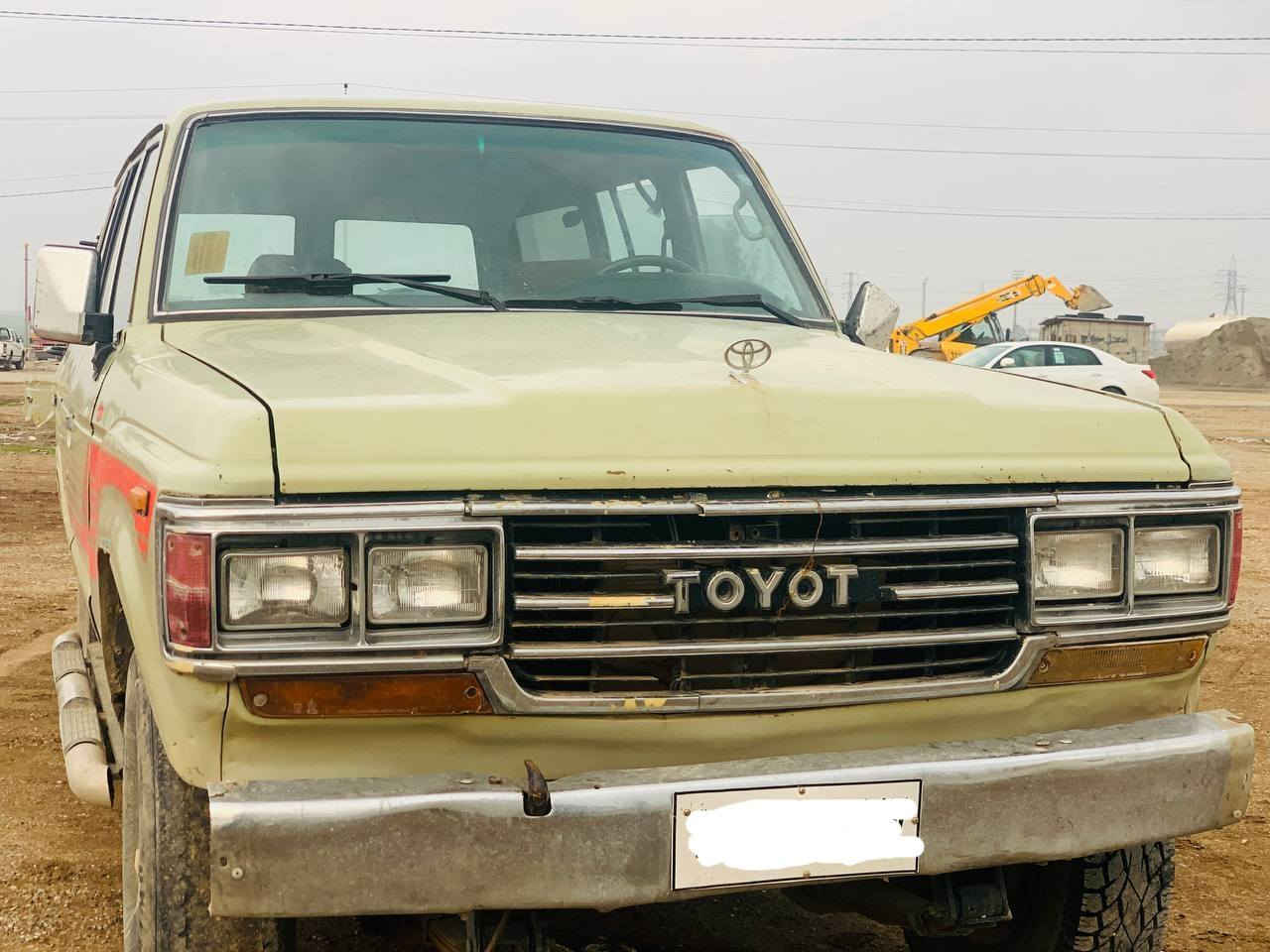 لاندکرۆز1988
ئاڕم پلاستیک بەشەرت ئەوەلیات
لێدراوی  قورسی نیە
گێڕ و مەکینەی بەشەرت
3fو
شەش گێڕە
غاز و بنزین
زۆر جائیزە
زۆریش جوانە
ماڵ دۆستە
***********
***********
