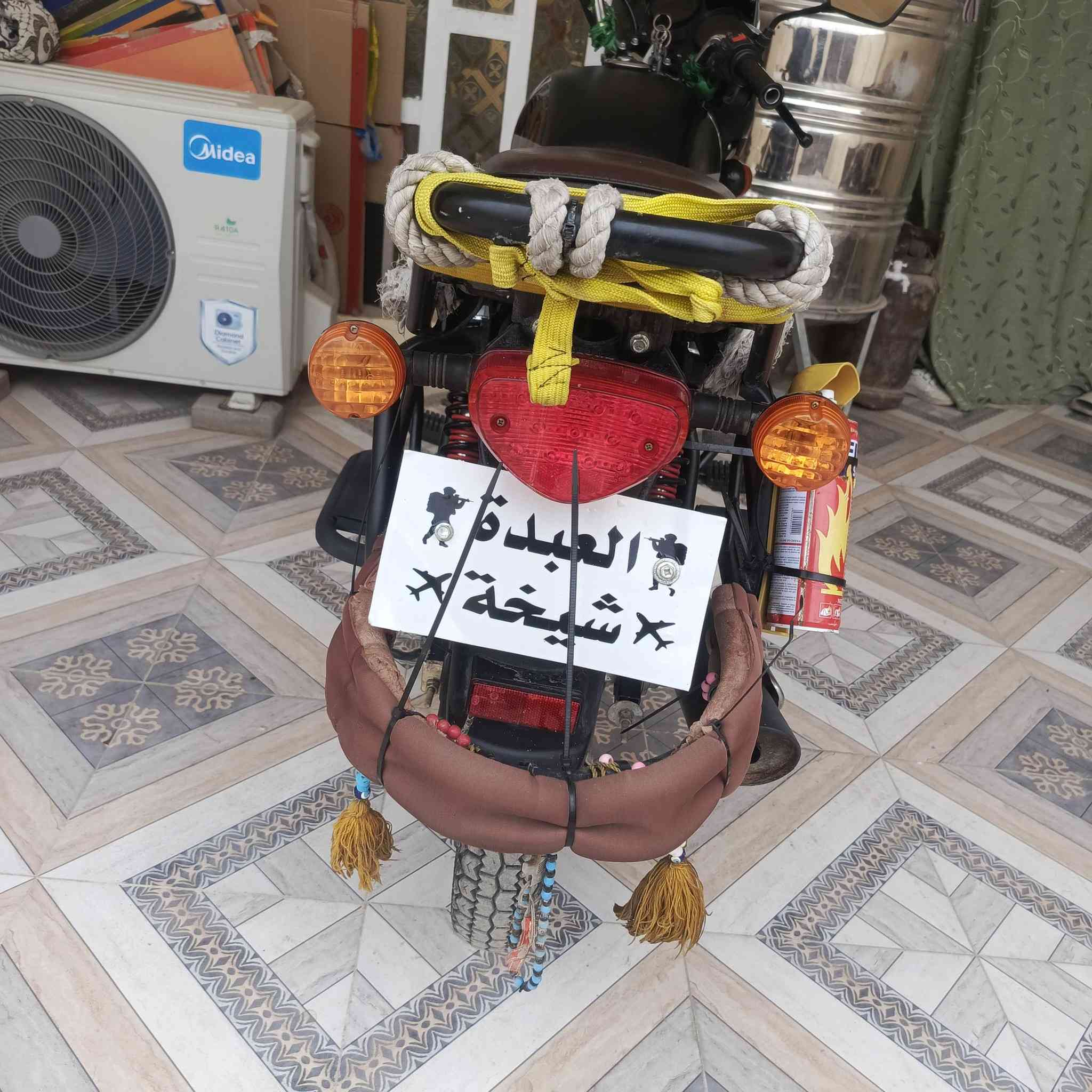 السلام عليكم من رخصت الادمن
دراجه دايوان موديل 2025 صار شهرين من ماخذها 

لون اسود عبده 

اوراق سكنر ويه المكاتبه 4اوراق يعني

دراجه جديده جديده جديده 2025=2025

اوراق سحب سكنر 

مجمبزه جمباز على أيدي فووول ترتيب 

اخوان المو شراي لا يتعبني الي بس يحب يعامل كذلك لا يتعبني 

اريد شراي يجي يشوفها يقتنع بيها ويشوف خيرها 

السعر من يفحص يدلل

العنوان واسط العزيزيه حي ال150
***********
